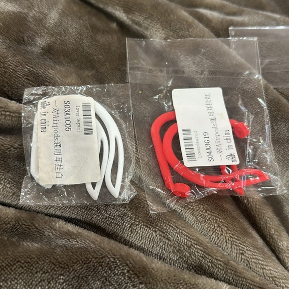 Wireless Earbuds with Red & white Hooks - Picture 3 of 3